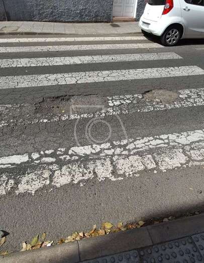 Doble socavón en la calle de Ecuador/TA.